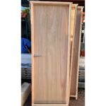 Puerta de madera EUCALIPTUS con pestillo 9.5cm