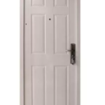 Puerta exterior blanca